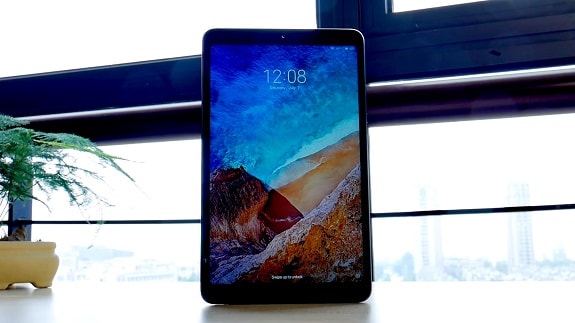 Xiaomi Mi Pad 4 Plus with a battery of 8620 mAh and a diagonal of 10.1 "