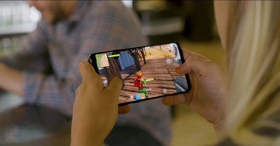 The game Fortnite has expanded support for mobile devices and has become much faster